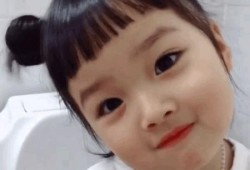 吃瓜表情包网红小女孩,吃瓜表情包网红小女孩的萌态日常